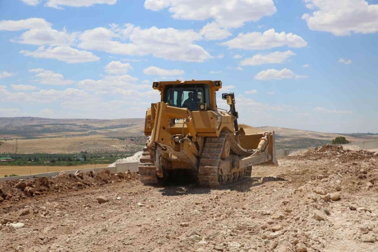 Karaköprü’de Yeni Yol Açma Mesaisi Sürüyor