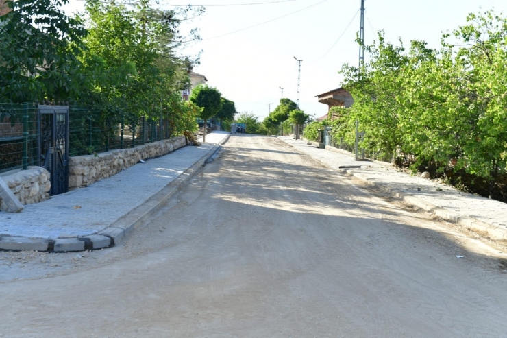 Başkan Çınar, Kaldırım Ve Yol Yenileme Hizmetlerini İnceledi