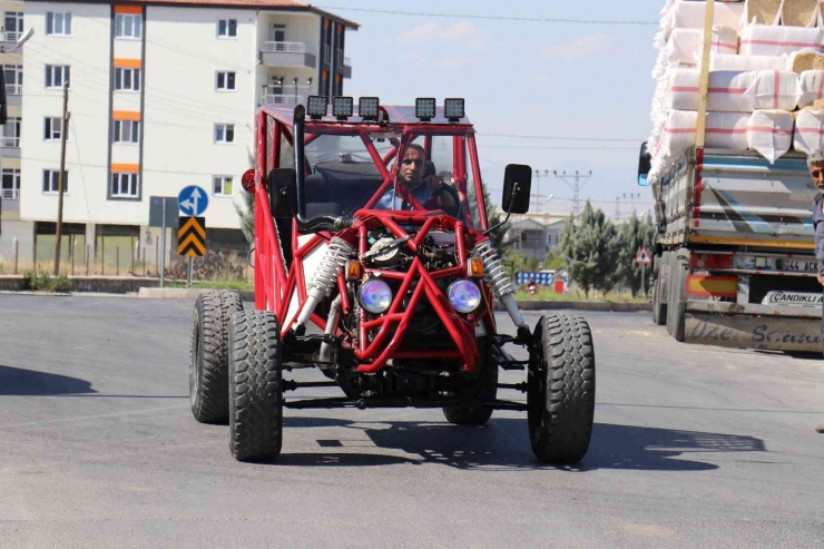 Bu Aracı Gören Bir Daha Dönüp Bakıyor