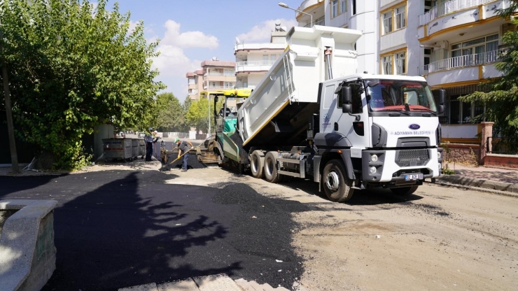 Alitaşı Mahallesinde Asfalt Serimi