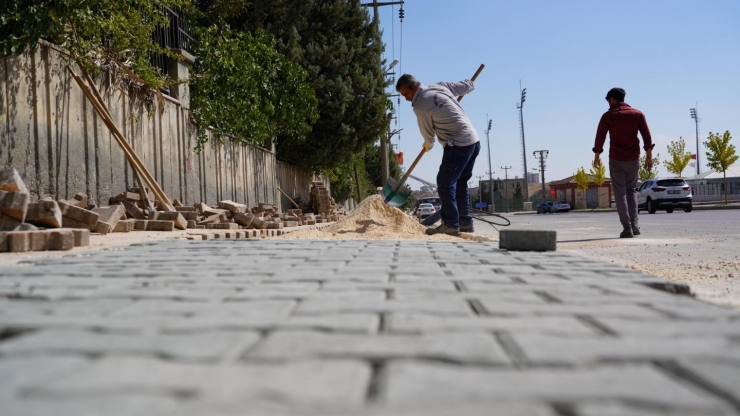 Karaali Caddesinde Kaldırım Çalışması