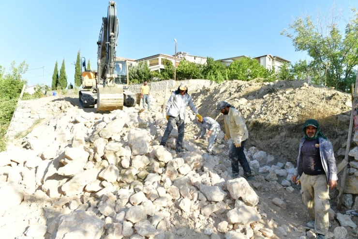 Yeşilyurt’ta Ulaşım Konforlu Hale Getiriliyor