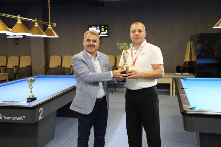 Yeni Bilardo Salonunda İlk Şampiyona