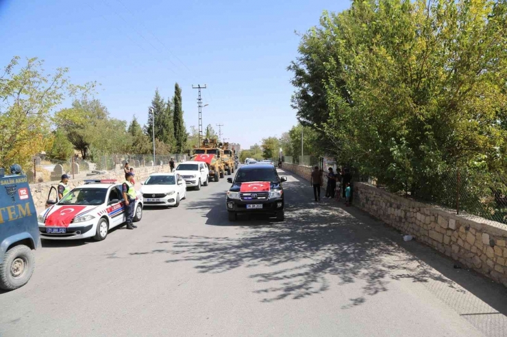 Kaymakam Makam Aracını Sünnet Olan Şehit Oğluna Tahsis Etti