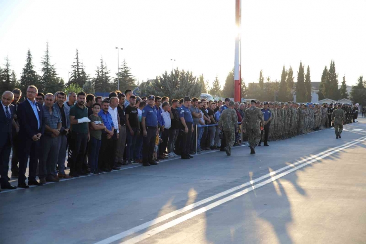 Şehit Sözleşmeli Er İsmet Aytek Gaziantep’te Gözyaşları İçinde Karşılandı