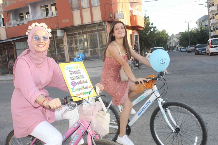 Adıyaman’da, Süslü Kadınlar Pedal Çevirdi