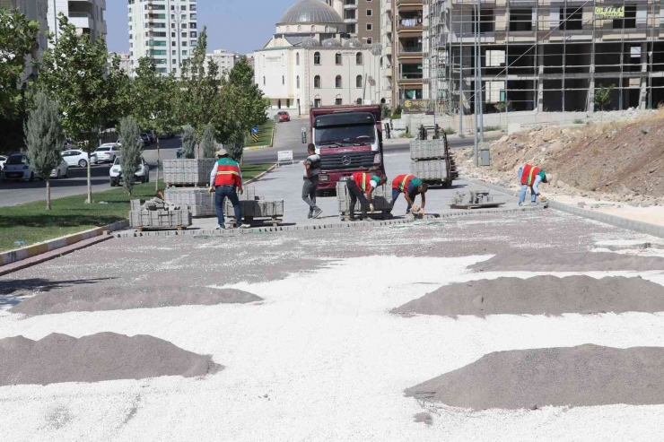 Karaköprü’de Üst Yapı Çalışmalarıyla Yollar Yenileniyor