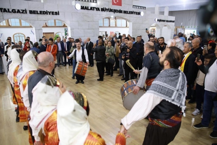 İstanbul’da Yaşayan Malatyalılarla Bir Araya Geldi