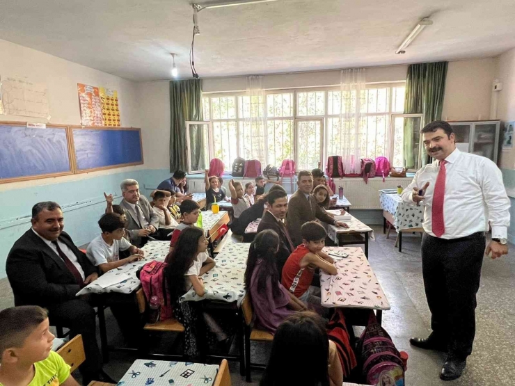 Kaymakam Doğan’dan İlkokul Öğrencilerine Ders