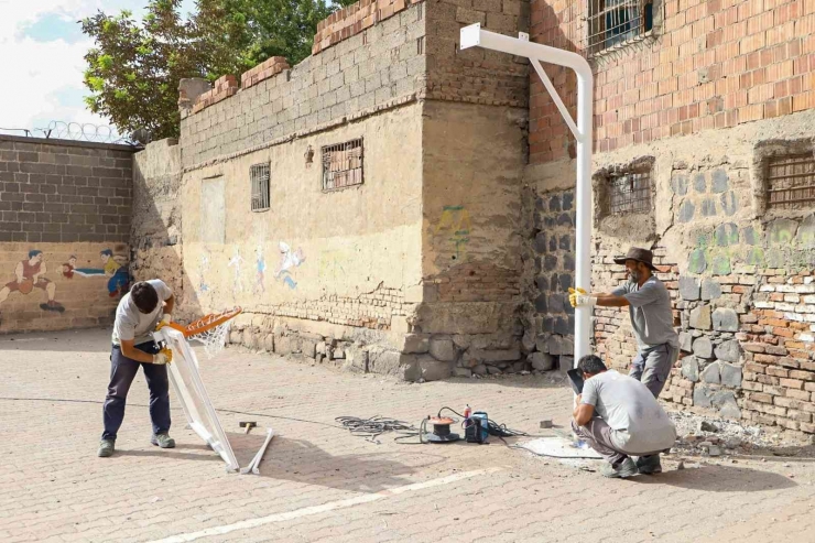 Diyarbakır’da Çocukların Fiziksel Gelişimine Katkı İçin Okullara 400 Pota İnşa Ediliyor