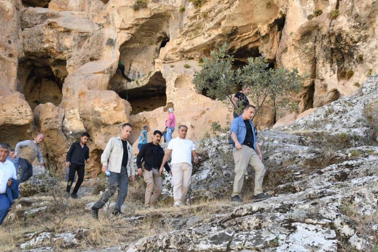 Vali Çuhadar, 4 Katlı Demirkale Mağaralarını İnceledi
