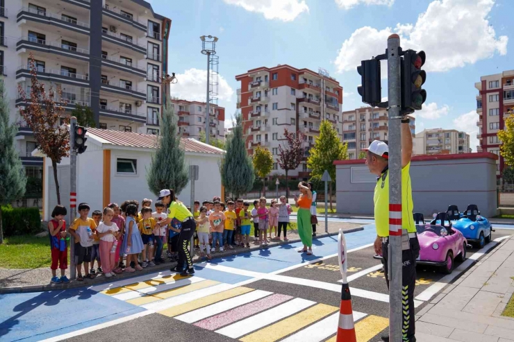 Diyarbakır’da 250 Öğrenciye Uygulamalı Trafik Eğitimi