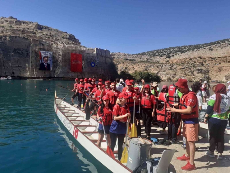 Gkv’li Öğretmenler Fırat’ta Kürek Çekti