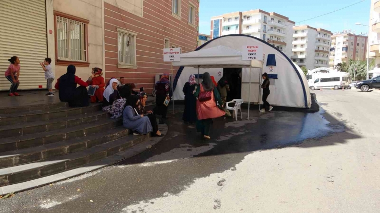 Terör Örgütü Pkk Mağduru Ailelerin Evlat Nöbeti Bin 122’inci Gününde