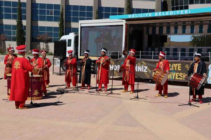 Üniversite Öğrencilerinden Haliliye Standına Yoğun İlgi