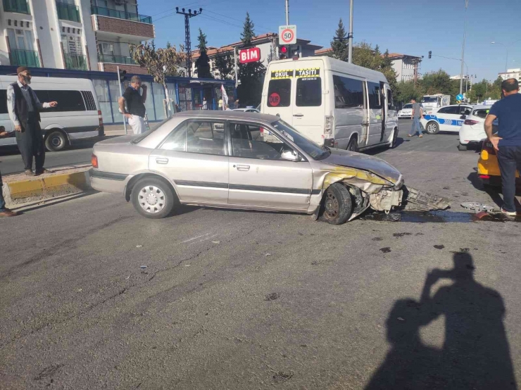 Adıyaman’da 7 Otomobil Bir Birine Girdi: 1 Yaralı