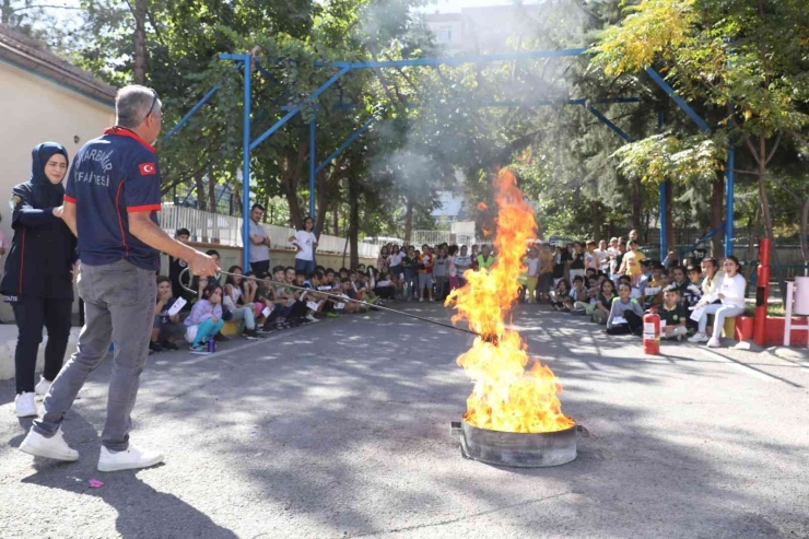 Diyarbakır İtfaiyesinden 3 Bin 500 Öğrenciye Yangın Eğitimi