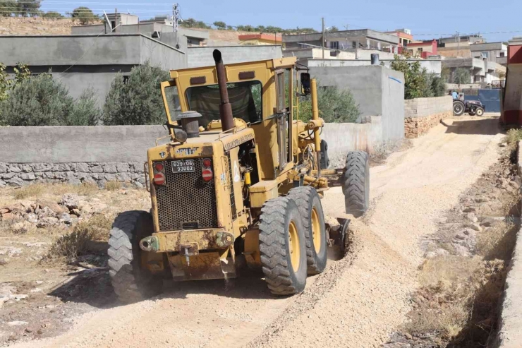 Karaköprü Kırsalında Yollar Yenileniyor