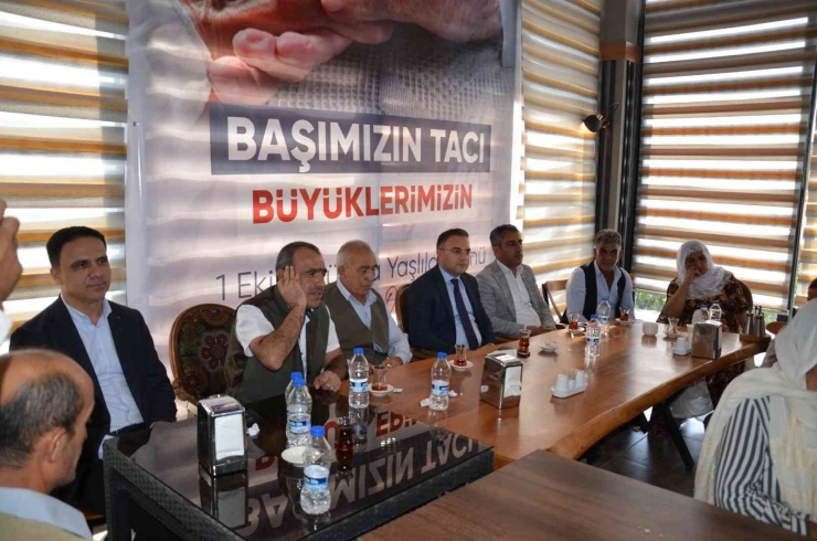 Dünya Yaşlılar Gününde ’ulu Çınarlar’ Yalnız Bırakılmadı