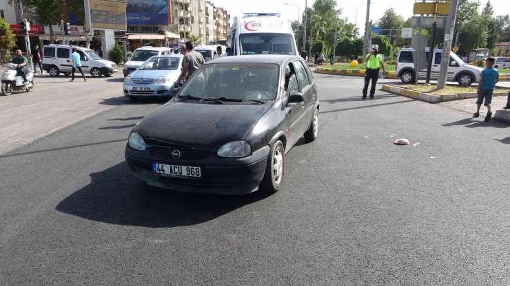 Otomobilin Çarptığı Yaşlı Kadın Yaralandı