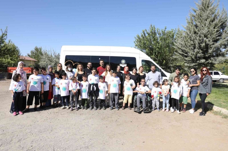 Diyarbakır’da Engellilere Verilen At İle Terapi Hizmeti Yeniden Başladı