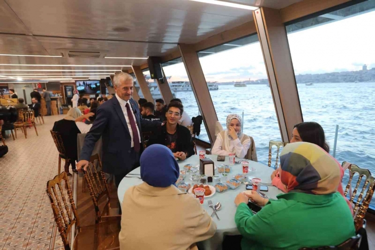 Başkan Tahmazoğlu İstanbul’da Ve Ankara’da Şahinbeyli Öğrencilerle Bir Araya Geldi