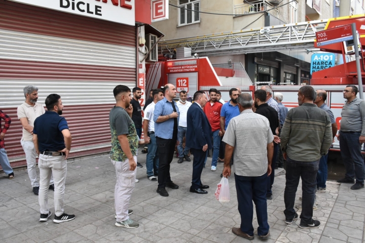 Binada Yangın Çıktı, Başkan Beyoğlu Ev Sakinlerini Yalnız Bırakmadı