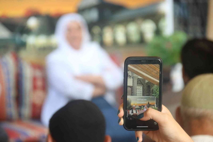 Sesiyle Erkek Dengbejleri Gölgede Bıraktı