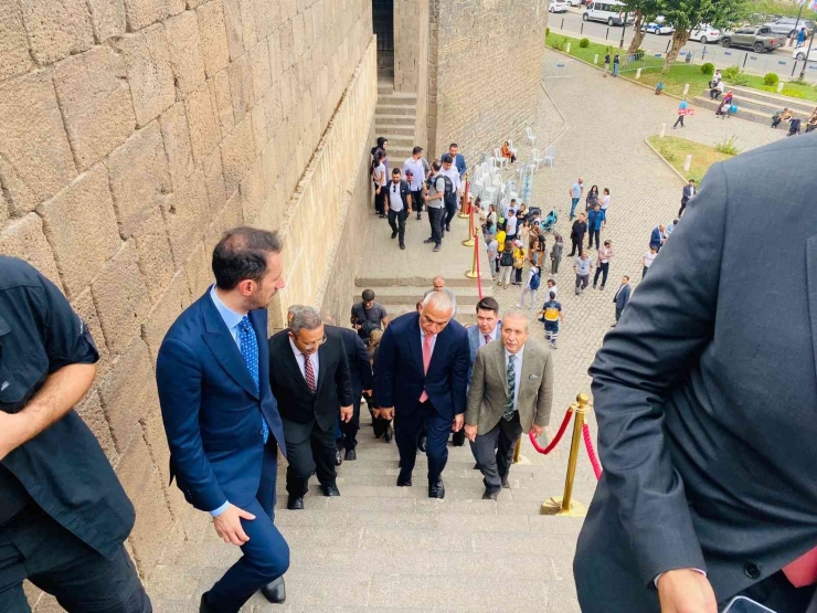 Bakan Ersoy Stardı Verdi, Festival Başladı