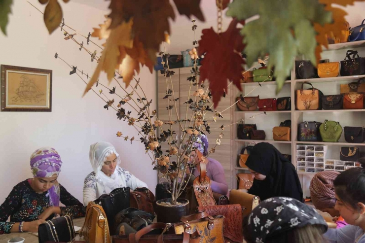 Kırsalda Yaşayan Dezavantajlı Kadınlar, Adem’de Hem Üretiyor Hem De Ev Ekonomisine Katkı Sağlıyor