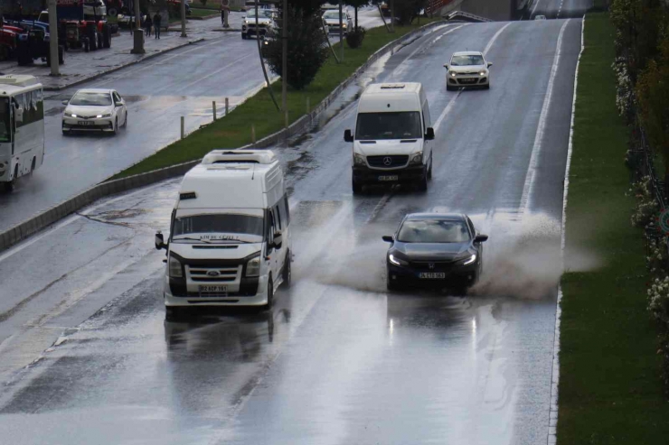 Malatya’da Sağanak Yağış Etkili Oldu