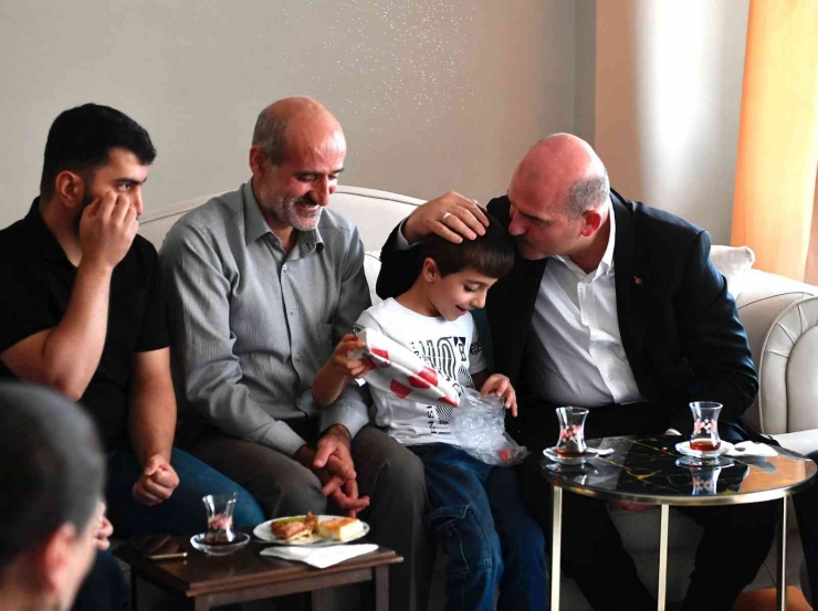 Bakan Soylu, Diyarbakır’da Yasin Börü’nün Ailesiyle Bir Araya Geldi