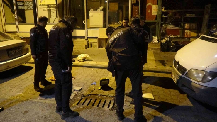 20 Yaşındaki Genç Göğsünden Bıçaklandı