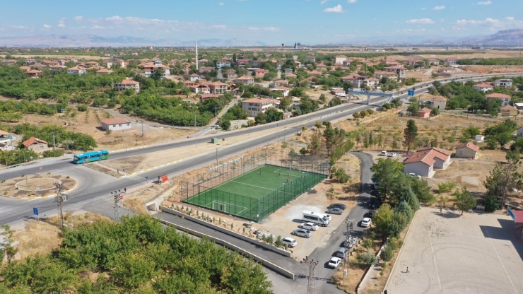 Yeşilyurt’ta Öğrencilerin İstediği Halı Saha Tamamlandı