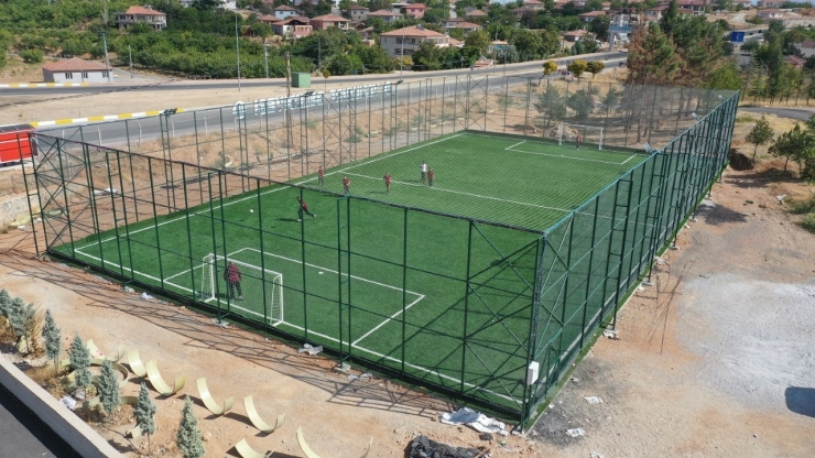 Yeşilyurt’ta Öğrencilerin İstediği Halı Saha Tamamlandı