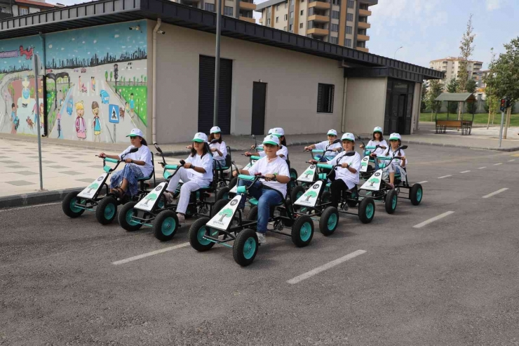 Trafik Eğitim Parkında Eğitimler Devam Ediyor