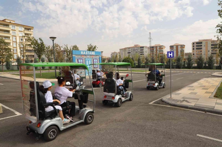 Trafik Eğitim Parkında Eğitimler Devam Ediyor