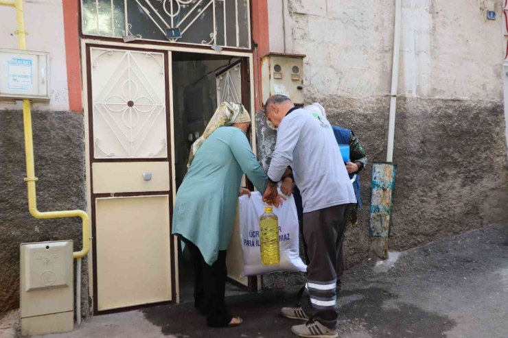 Şehitkamil’de Dar Gelirli Ailelere Gıda Yardımı