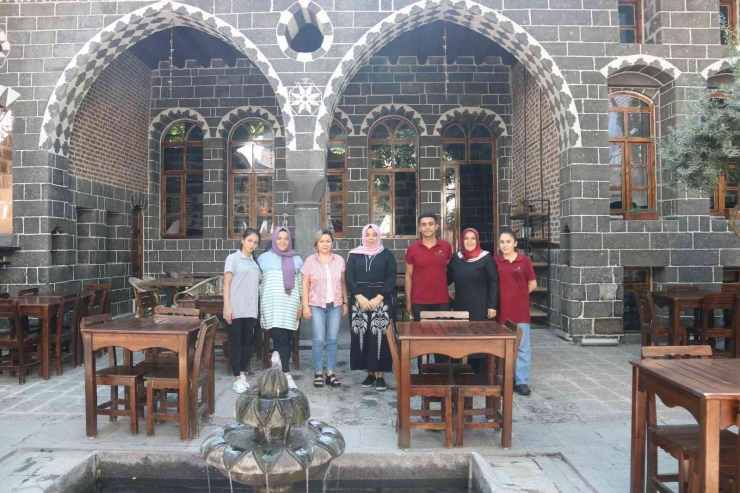 Diyarbakır’da 150 Yıllık Metruk Konağa Kadın Eli Değdi