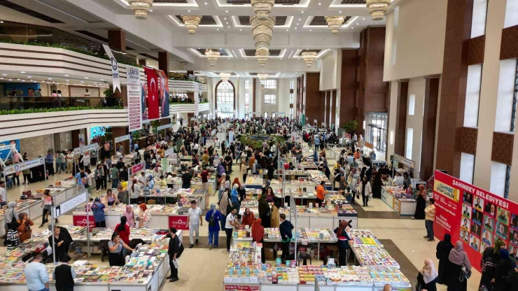 Gaziantepliler Sevdikleri Kitap Ve Yazarlarla Buluşuyor