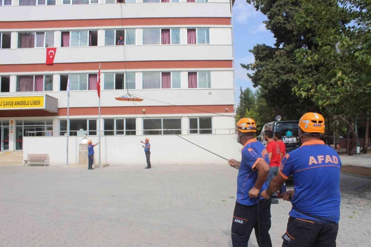 Okulda Yapılan Deprem Tatbikatı Gerçeği Aratmadı