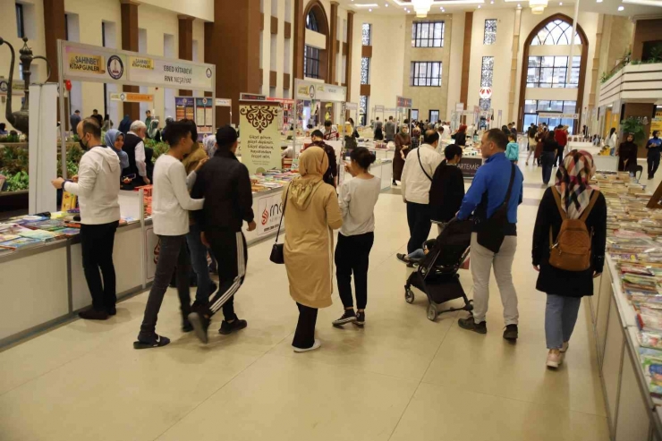 Şahinbey Kitap Fuarı’nı Yüz Binlerce Kişi Ziyaret Etti