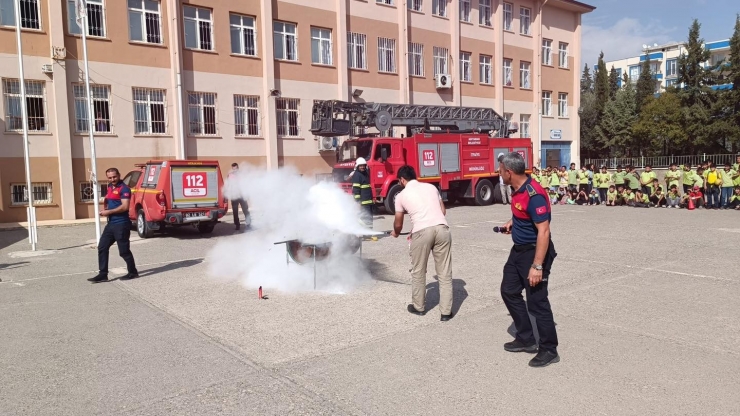 Okullarda Yangın Tatbikatları Sürüyor