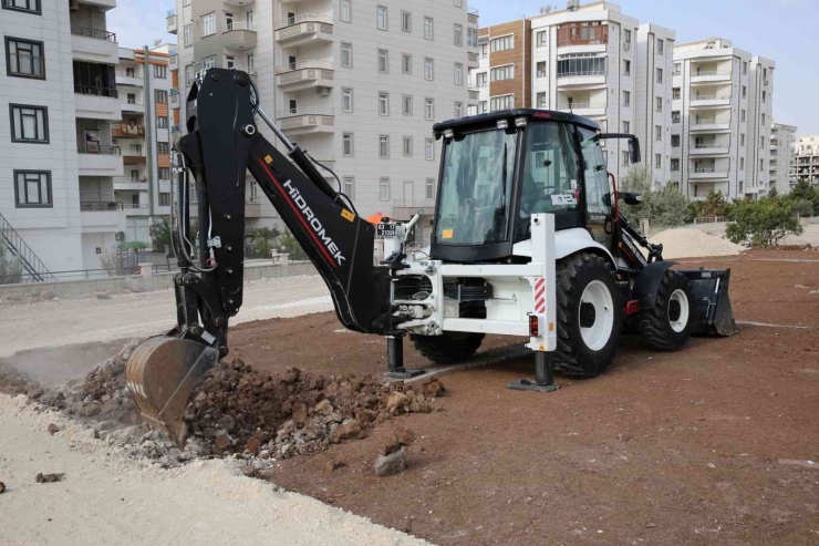 Karaköprü’de Yeni Spor Sahalarının Yapım Çalışmaları Sürüyor