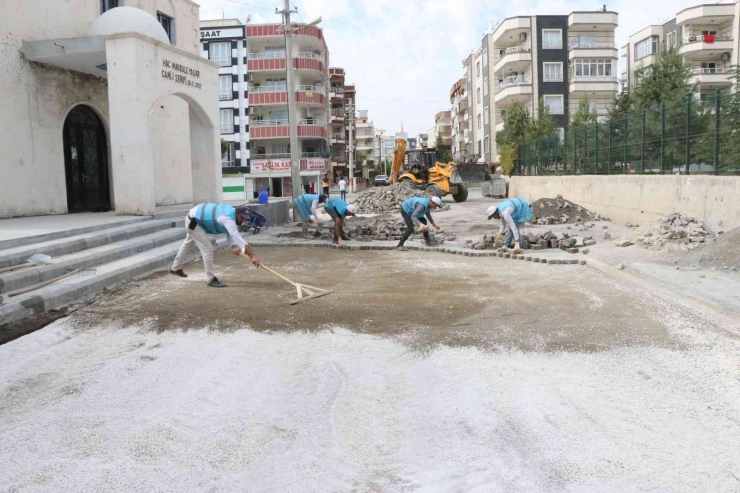 Haliliye’de 4 Mahalle Daha Parke Taşıyla Döşeniyor