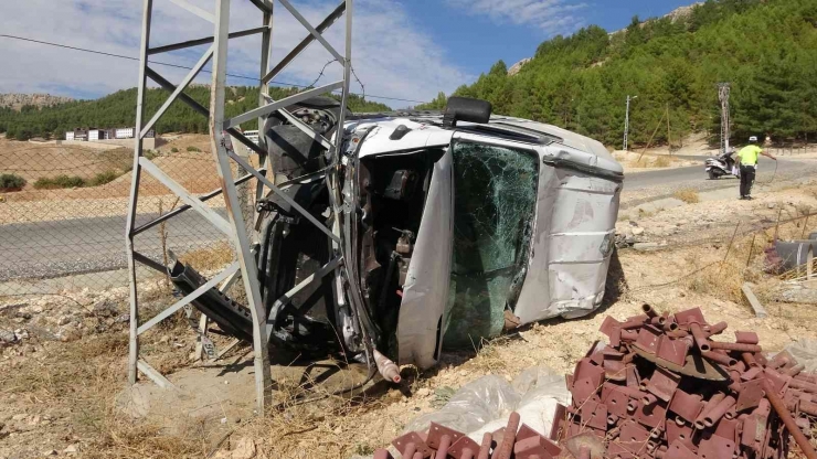 Freni Boşalan Minibüs Şarampole Yuvarladı