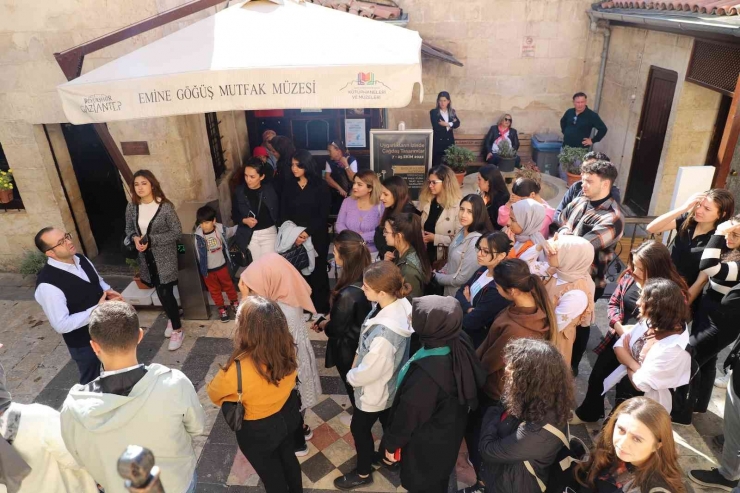 Sanko Üniversitesine Yeni Öğrencilerine Gaziantep Tanıtıldı