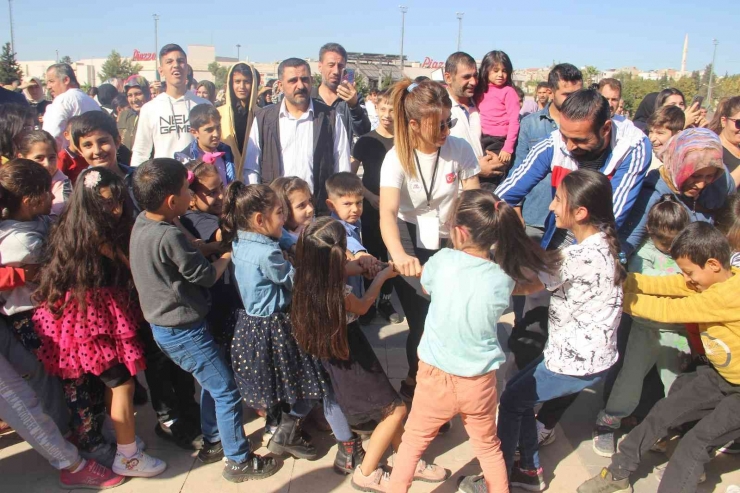 Şanlıurfa’da Çocuklar ’oyun Karavanı’ İle Eğlendi