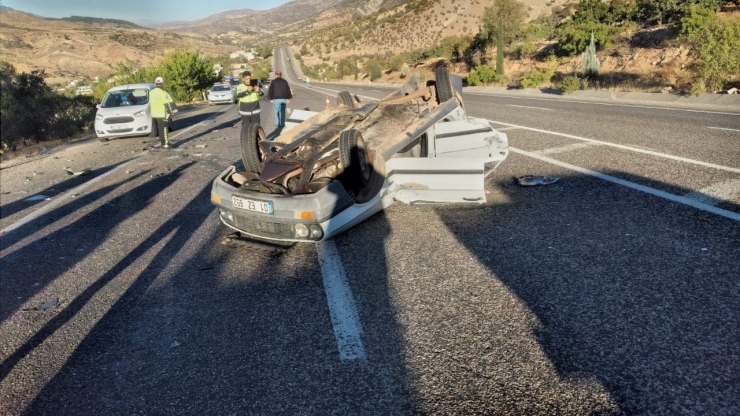 Otomobilin Arkadan Çarptığı Araç Takla Attı: 2 Yaralı