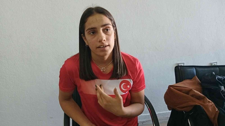 Dicle’nin Demir Bilekli Kızlarına Davullu Zurnalı Kutlama